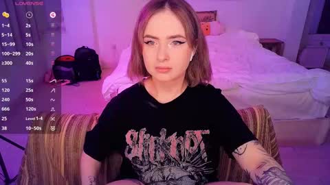 Snapshot of shyfoxxxy chatting on 02-25-25, 01:50 Effie online show from 02-25-25, 01:50