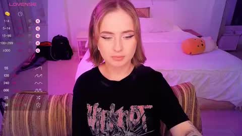 Snapshot of shyfoxxxy chatting on 02-27-25, 01:28 Effie online show from 02-27-25, 01:28