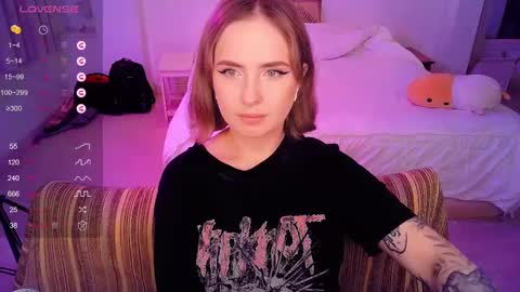 Snapshot of shyfoxxxy chatting on 02-27-25, 07:37 Effie online show from 02-27-25, 07:37