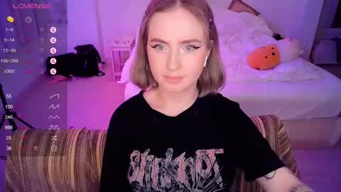 Snapshot of shyfoxxxy chatting on 03-06-25, 09:31 Effie online show from 03-06-25, 09:31