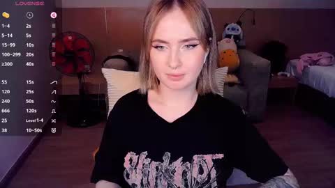 Snapshot of shyfoxxxy chatting on 03-12-25, 10:17 Effie online show from 03-12-25, 10:17