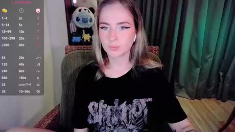 Snapshot of shyfoxxxy chatting on 09-11-25, 06:46 Effie online show from 09-11-25, 06:46