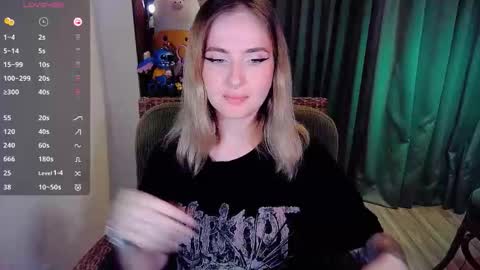 Snapshot of shyfoxxxy chatting on 09-15-25, 06:24 Effie online show from 09-15-25, 06:24