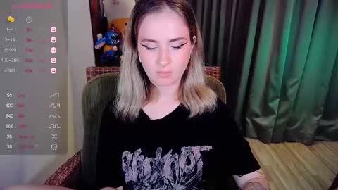 Snapshot of shyfoxxxy chatting on 09-16-25, 07:09 Effie online show from 09-16-25, 07:09