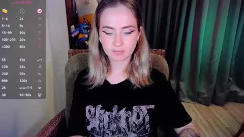 Snapshot of shyfoxxxy chatting on 10-07-25, 10:12 Effie online show from 10-07-25, 10:12