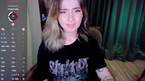Snapshot of shyfoxxxy chatting on 10-11-25, 06:28 Effie online show from 10-11-25, 06:28