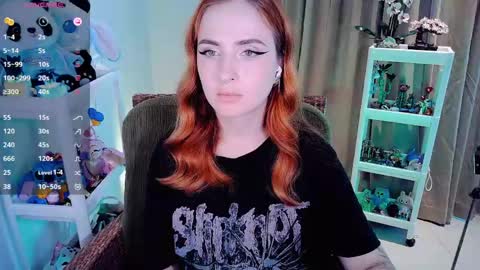 Snapshot of shyfoxxxy chatting on 04-28-26, 04:17 Effie online show from 04-28-26, 04:17