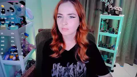 Snapshot of shyfoxxxy chatting on 04-29-26, 07:01 Effie online show from 04-29-26, 07:01