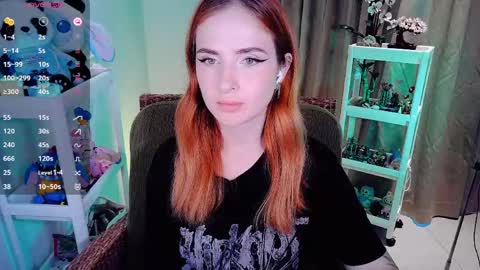 Snapshot of shyfoxxxy chatting on 05-07-26, 07:58 Effie online show from 05-07-26, 07:58