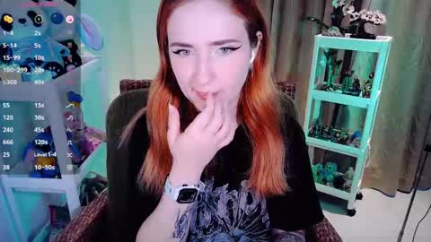Snapshot of shyfoxxxy chatting on 05-09-26, 06:40 Effie online show from 05-09-26, 06:40