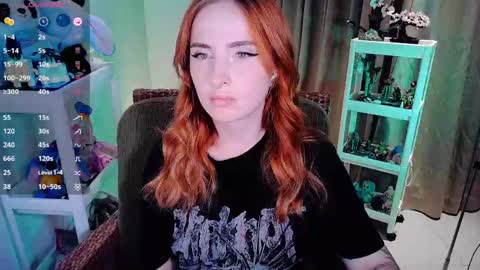 Snapshot of shyfoxxxy chatting on 05-10-26, 02:44 Effie online show from 05-10-26, 02:44