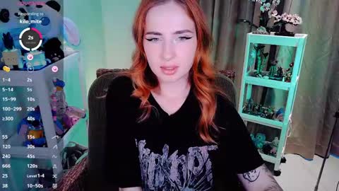 Snapshot of shyfoxxxy chatting on 05-13-26, 07:06 Effie online show from 05-13-26, 07:06