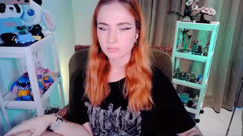 Snapshot of shyfoxxxy chatting on 05-25-26, 06:08 Effie online show from 05-25-26, 06:08