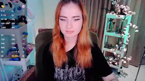 Snapshot of shyfoxxxy chatting on 05-27-26, 05:04 Effie online show from 05-27-26, 05:04