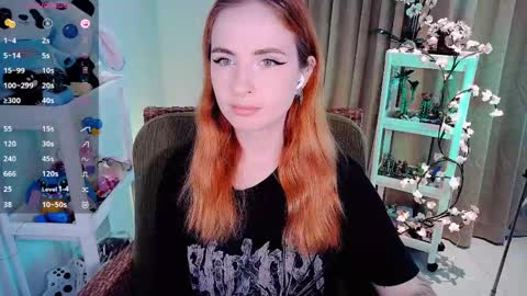 Snapshot of shyfoxxxy chatting on 05-28-26, 05:05 Effie online show from 05-28-26, 05:05