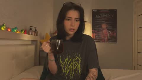 Snapshot of shygaze chatting on 11-16-25, 10:37 shygaze online show from 11-16-25, 10:37