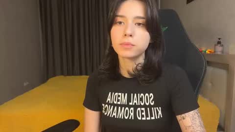 Snapshot of shygaze chatting on 12-19-25, 12:17 shygaze online show from 12-19-25, 12:17