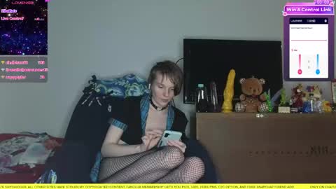 Snapshot of shyohiogirl chatting on 02-10-25, 10:42 Hippie online show from 02-10-25, 10:42