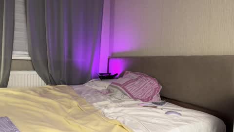 Amelia online show from 10-08-25, 07:22