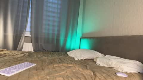 Amelia online show from 10-20-25, 07:14