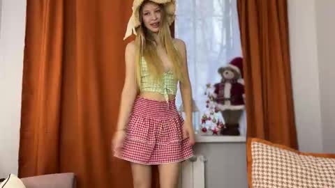 Aurora online show from 12-15-25, 06:06