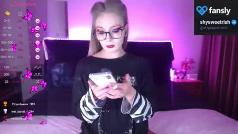 Snapshot of shysweetrish chatting on 10-06-25, 02:31 shysweetrish online show from 10-06-25, 02:31