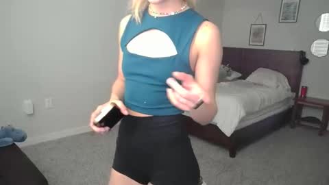 Snapshot of shyy_petitebaby chatting on 01-10-26, 03:47 shypetitebaby online show from 01-10-26, 03:47