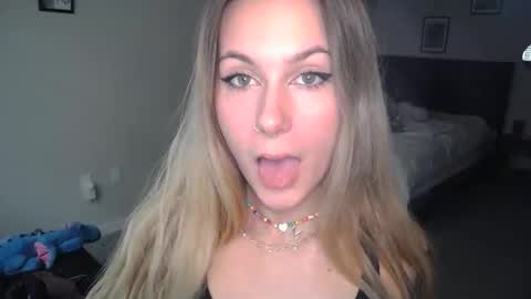 Snapshot of shyy_petitebaby chatting on 01-14-26, 03:50 shypetitebaby online show from 01-14-26, 03:50