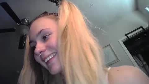 Snapshot of shyy_petitebaby chatting on 02-26-26, 03:44 shypetitebaby online show from 02-26-26, 03:44