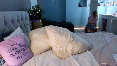 Snapshot of sialone chatting on 12-18-24, 06:32 sialone online show from 12-18-24, 06:32