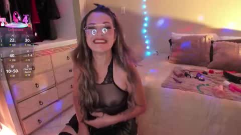 Snapshot of siamilff chatting on 10-28-25, 10:34 SIa  online show from 10-28-25, 10:34