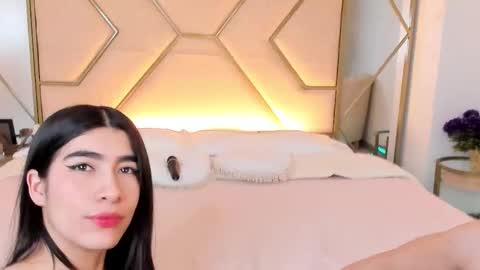 Siara and Zoe tattoo online show from 11-04-25, 10:20