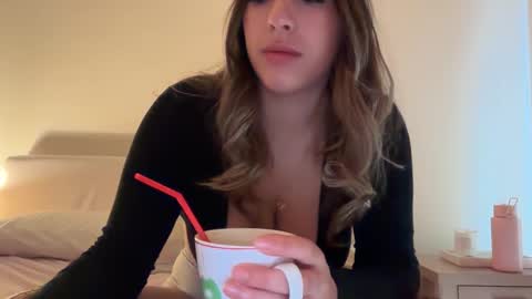 Snapshot of sieena chatting on 10-26-25, 08:59 Siena online show from 10-26-25, 08:59