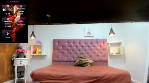 Snapshot of sienna_glow chatting on 09-27-25, 12:43 sienna_glow online show from 09-27-25, 12:43