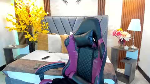 Sienna online show from 07-26-26, 07:54