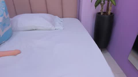 Snapshot of sienna_mg12 chatting on 11-28-25, 11:57 sienna_mg12 online show from 11-28-25, 11:57