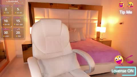 Sienna  online show from 10-13-25, 11:32