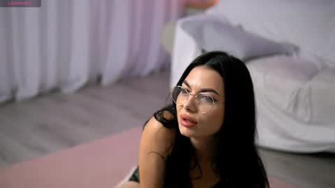 Snapshot of sierravyx chatting on 09-26-25, 04:05 Maria online show from 09-26-25, 04:05