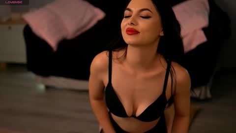 Snapshot of sierravyx chatting on 10-15-25, 07:41 Maria online show from 10-15-25, 07:41