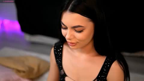 Snapshot of sierravyx chatting on 10-21-25, 10:27 Maria online show from 10-21-25, 10:27