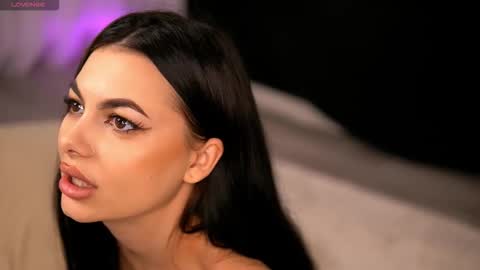 Snapshot of sierravyx chatting on 10-23-25, 11:20 Maria online show from 10-23-25, 11:20