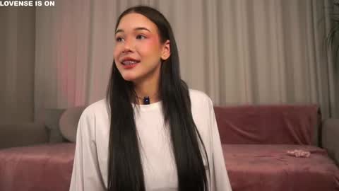 Snapshot of signehinz chatting on 12-05-25, 11:19 Eva online show from 12-05-25, 11:19