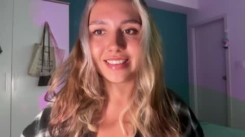 You fav Miss Si online show from 04-28-26, 11:48