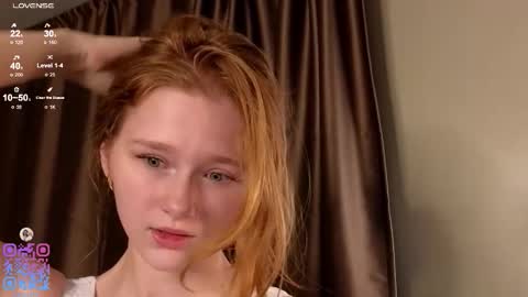 Snapshot of silkencrave chatting on 11-18-25, 03:27 Call me Mia online show from 11-18-25, 03:27