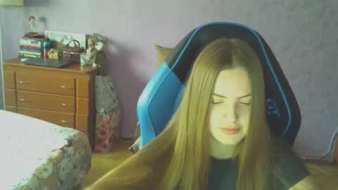 Snapshot of silksinner_ chatting on 03-26-26, 08:09 Erica online show from 03-26-26, 08:09