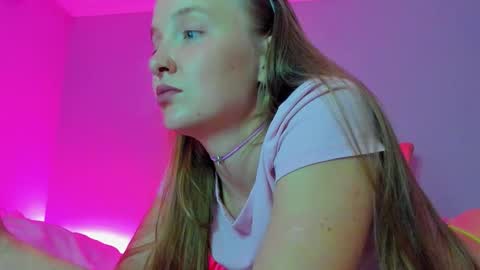 Snapshot of silky_huzelnut chatting on 09-12-25, 07:58 Mila online show from 09-12-25, 07:58