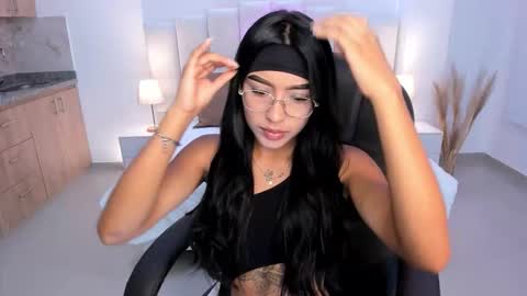 Snapshot of silvana_velvet chatting on 10-23-25, 07:01 Silvana online show from 10-23-25, 07:01