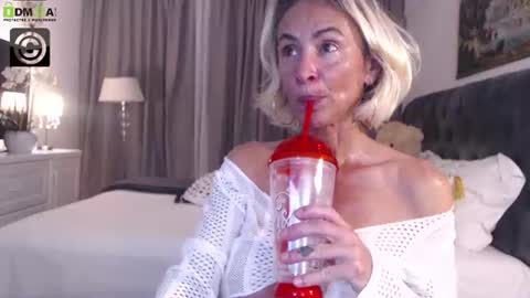 Snapshot of silver_miss chatting on 06-12-26, 06:18 Silver ok online show from 06-12-26, 06:18