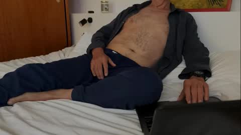 Snapshot of silver_voyager chatting on 12-15-25, 08:29 Sir Stephen online show from 12-15-25, 08:29