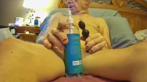 Snapshot of silverdaddyxxx chatting on 06-12-26, 02:21 silverdaddyxxx online show from 06-12-26, 02:21